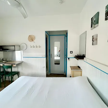 Oasis Ξενοδοχείο *