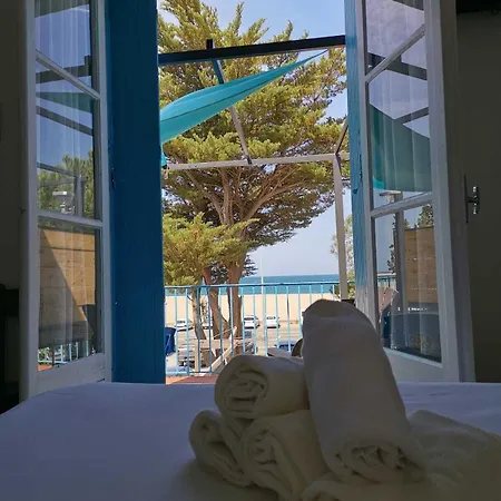 Oasis Hotel *