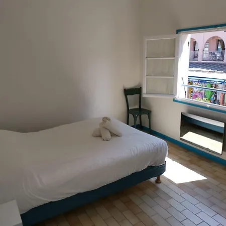Oasis Hotel *