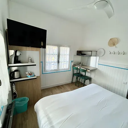 Hotel Oasis *